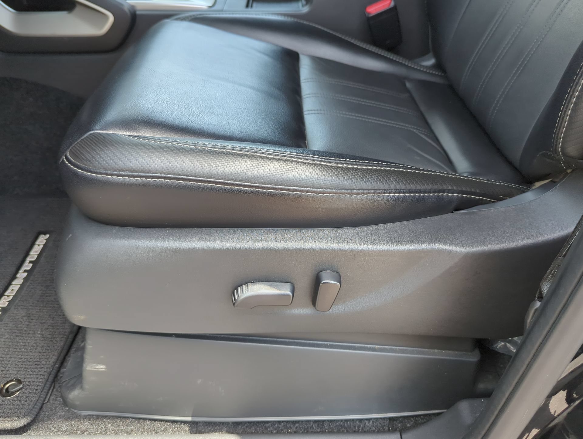 Used 2024 Nissan Frontier SL w/ Technology Package RWD image 21