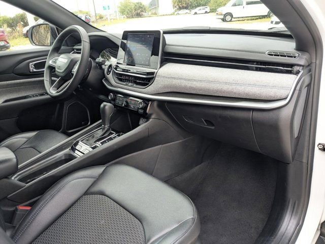 Used 2025 Jeep Compass Latitude w/ Sun & Sound Group image 29