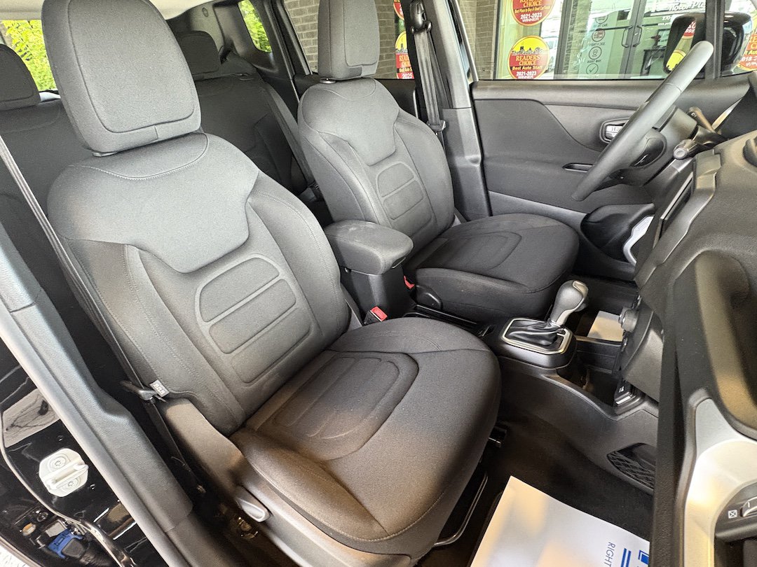Used 2019 Jeep Renegade Latitude FWD image 25