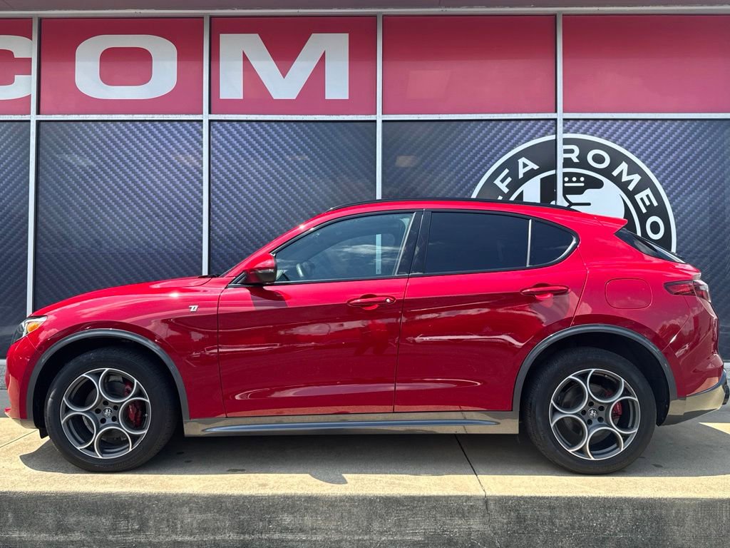 Used 2023 Alfa Romeo Stelvio Ti AWD/4WD image 15