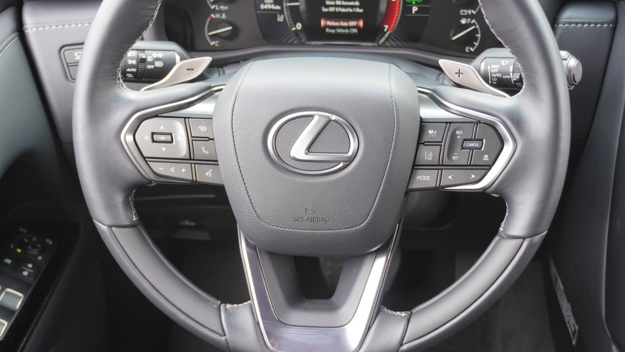 Used 2024 Lexus LX 600 4WD w/ Luxury Package image 31