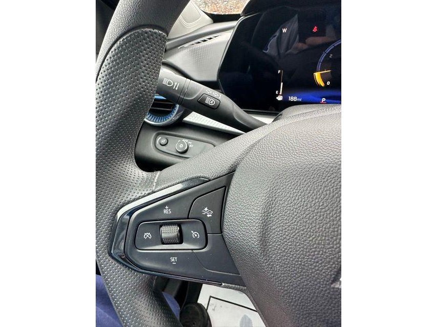 Used 2025 Chevrolet Trax LT FWD image 25