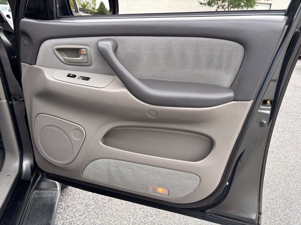 Used 2006 Toyota Sequoia SR5 AWD/4WD image 36