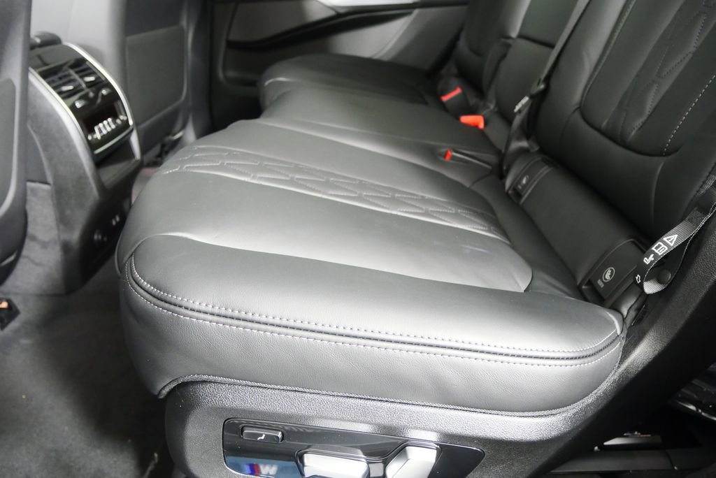 Used 2026 BMW X7 M60i image 15