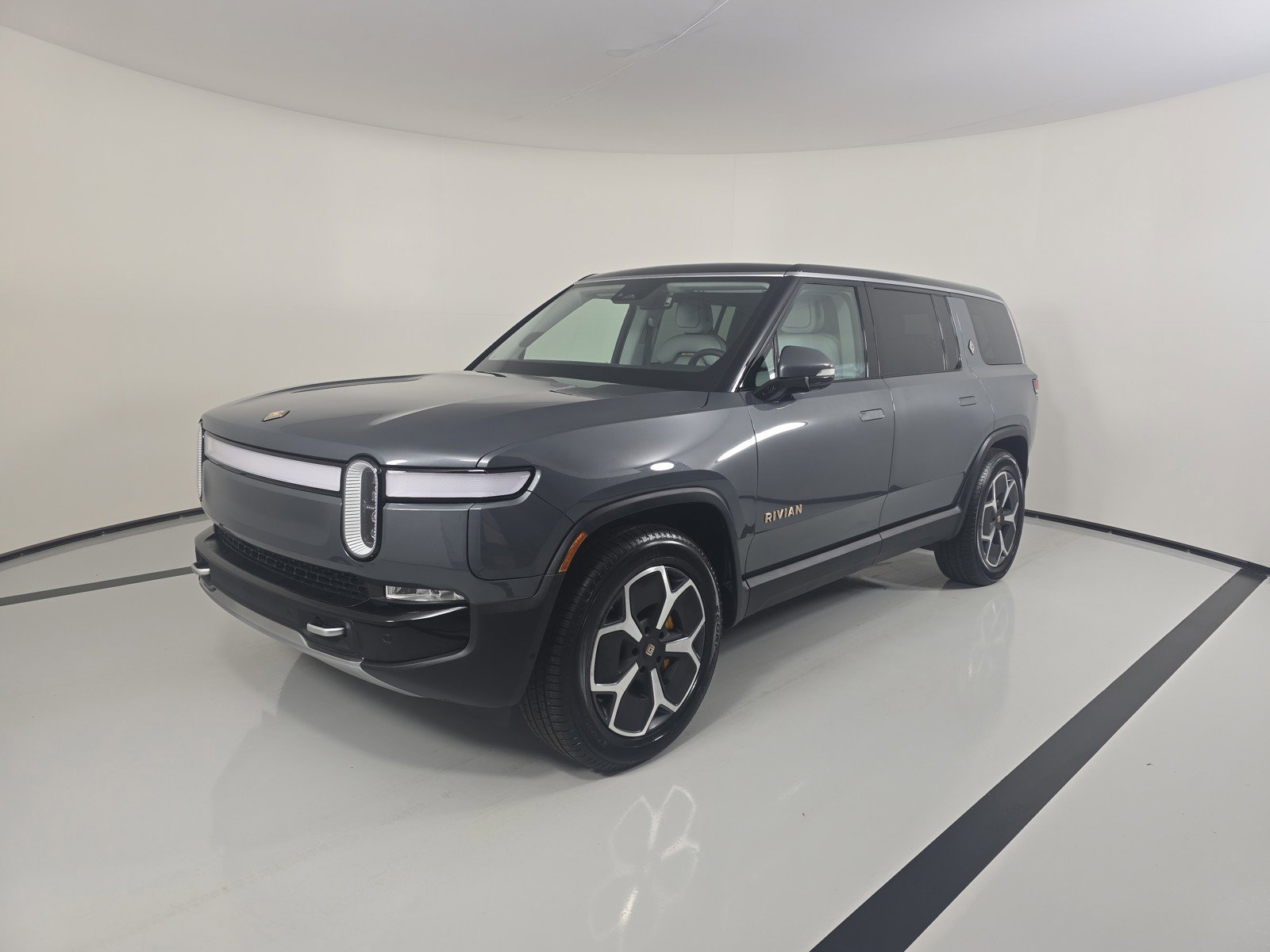 Used 2024 Rivian R1S Adventure AWD/4WD image 1