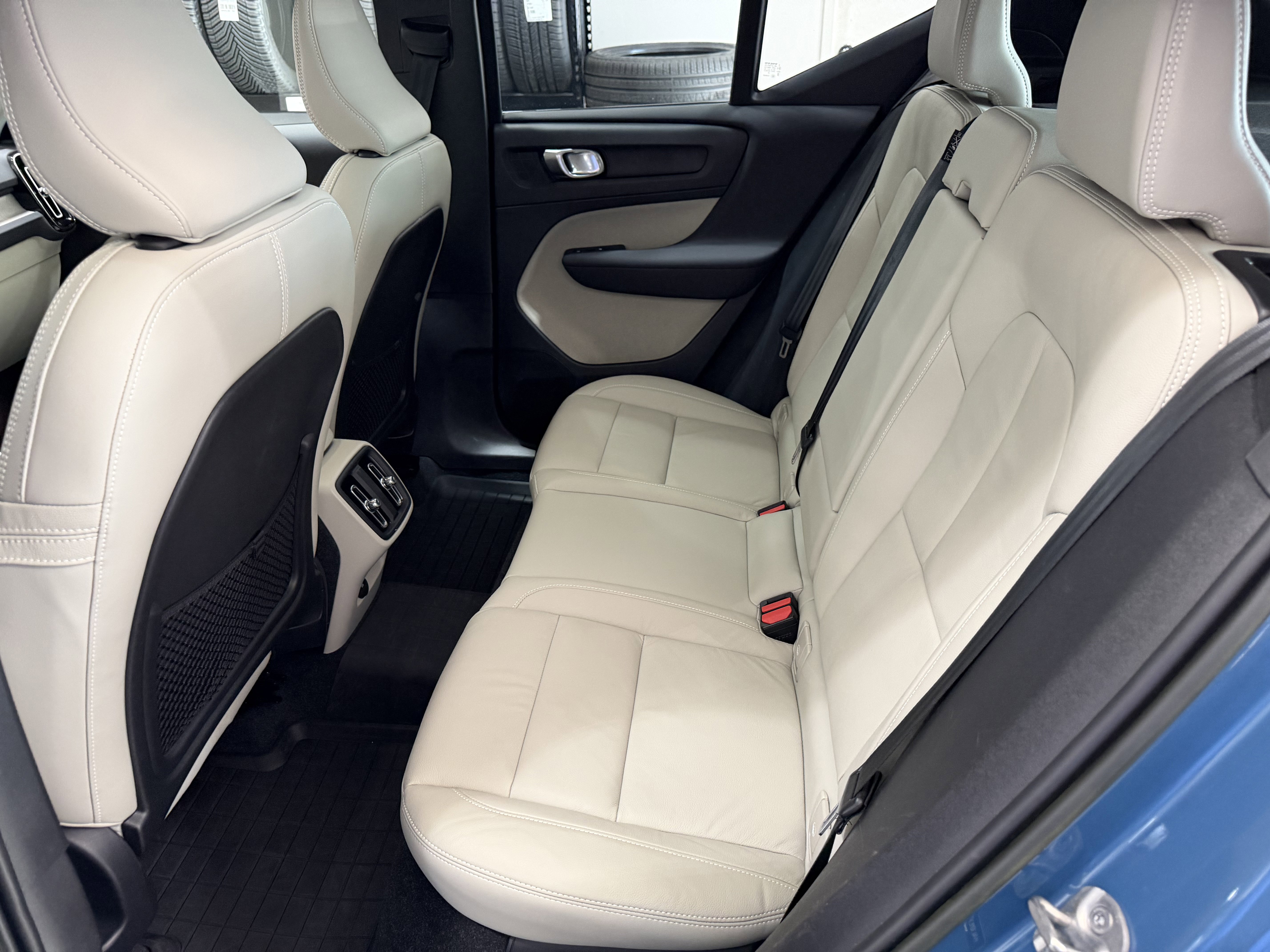 Used 2023 Volvo XC40 B5 Plus w/ Driver Assist Package AWD/4WD image 24