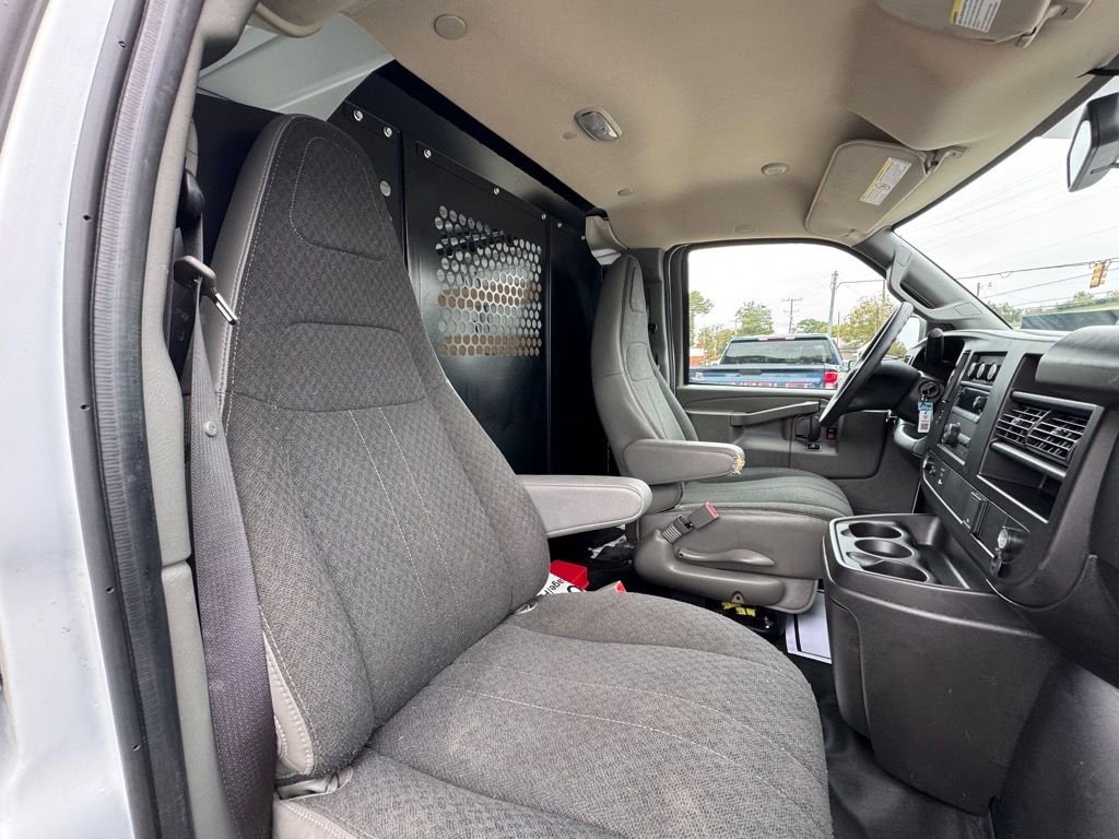 Used 2024 Chevrolet Express 2500 w/ Driver Convenience Package RWD image 11