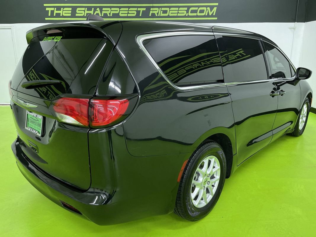 Used 2022 Chrysler Voyager LX image 10