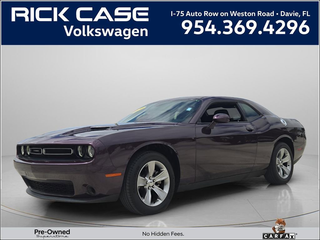 Used 2021 Dodge Challenger SXT image 1