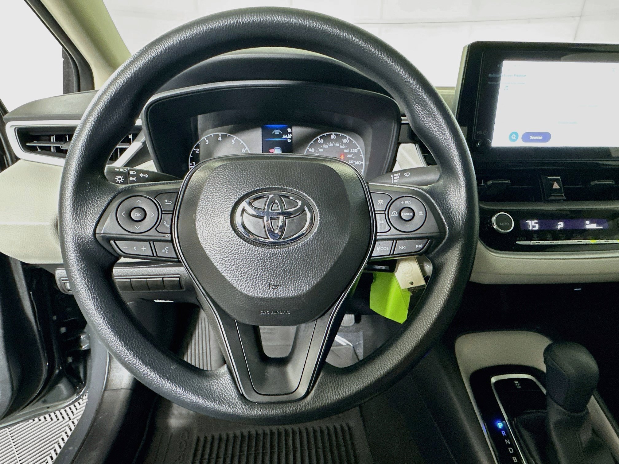 Used 2025 Toyota Corolla LE FWD image 15