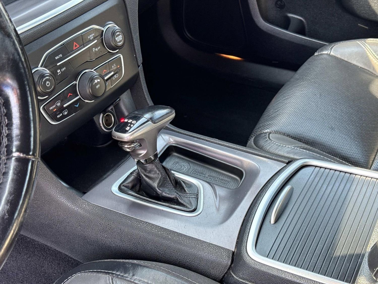 Used 2019 Dodge Charger SXT w/ Leather Interior Group image 30