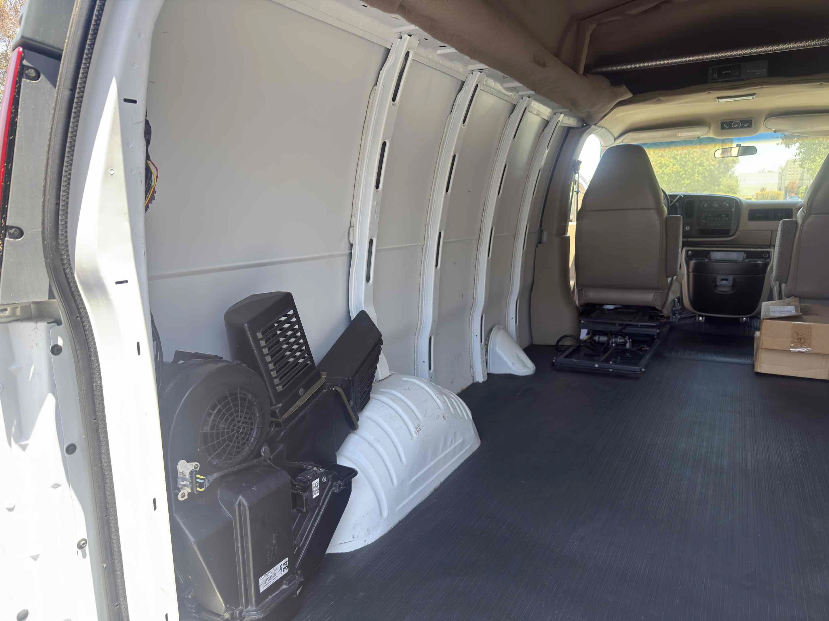 Used 2001 Chevrolet Express 3500 w/ Convenience Pkg 1 RWD image 26