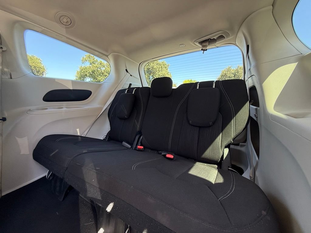 Used 2023 Chrysler Voyager LX FWD image 37