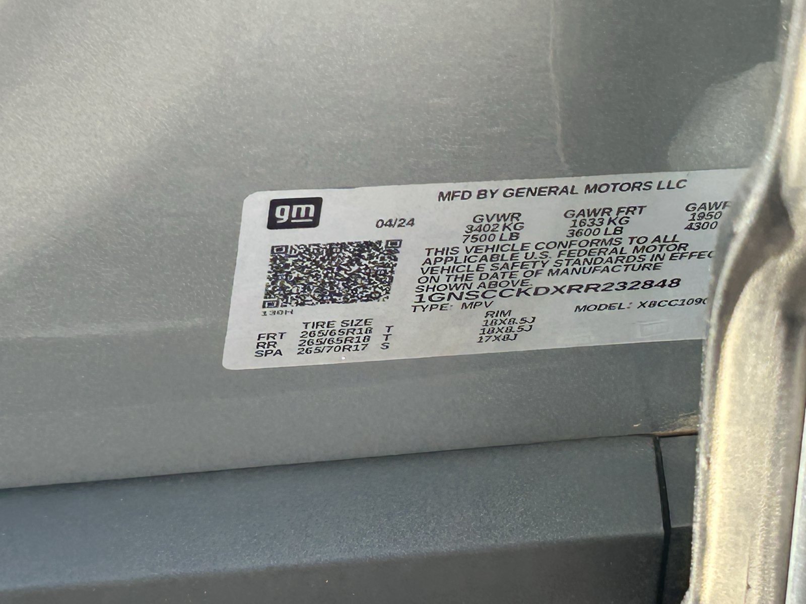 Used 2024 Chevrolet Suburban LT RWD image 23