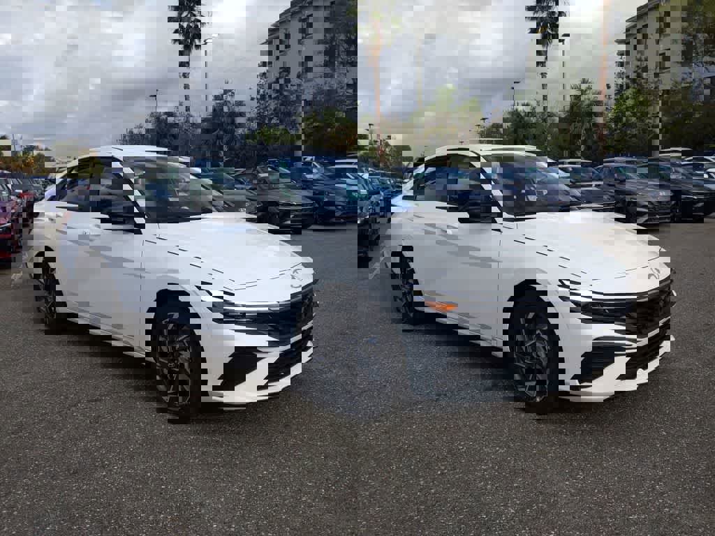 New 2025 Hyundai Elantra SEL image 9