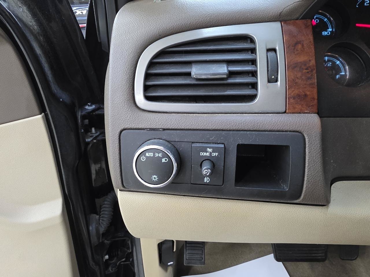 Used 2013 Chevrolet Suburban LT RWD image 34