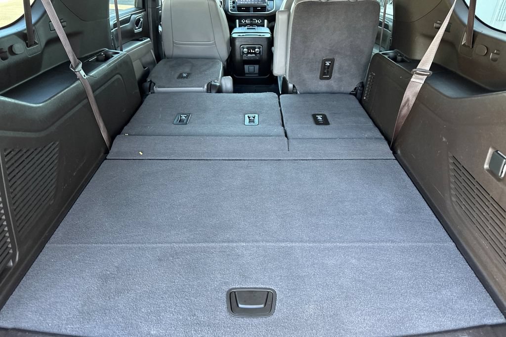 Used 2023 GMC Yukon XL SLT w/ SLT Luxury Package AWD/4WD image 16
