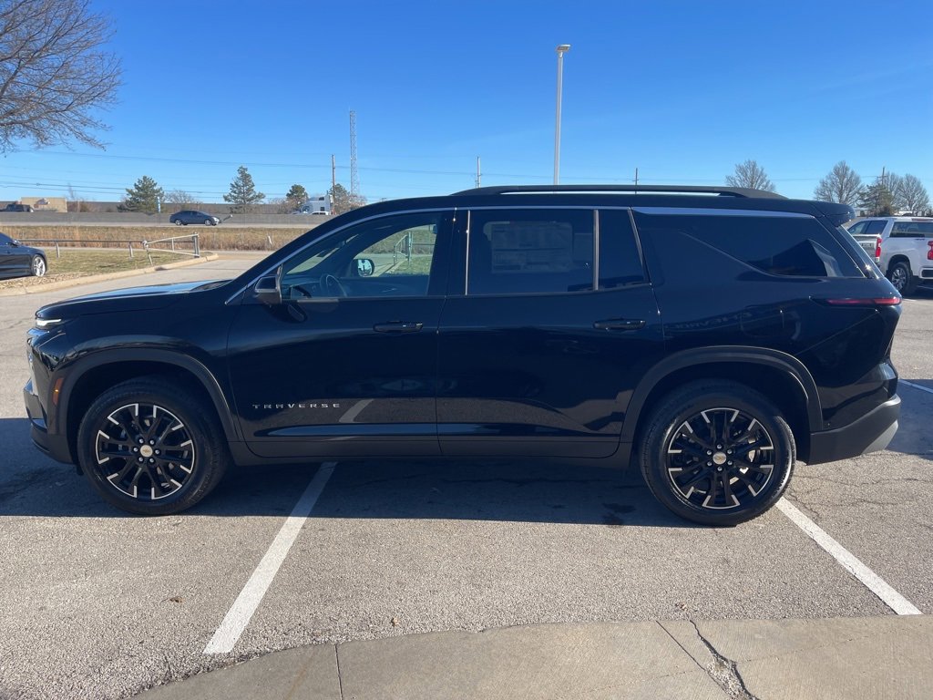New 2025 Chevrolet Traverse LT w/ Enhanced Driving Package image 6