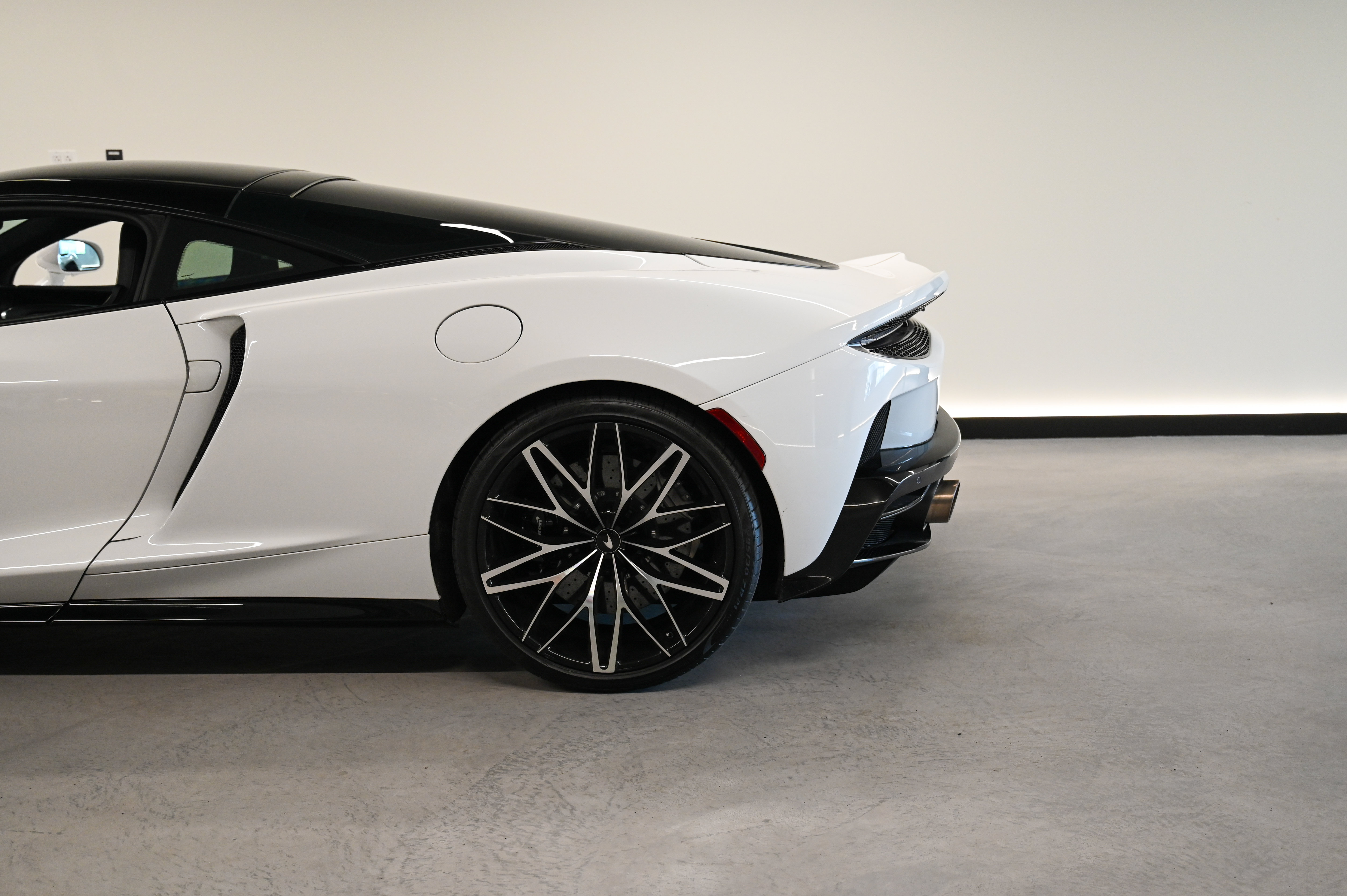 Used 2023 McLaren GT RWD image 12