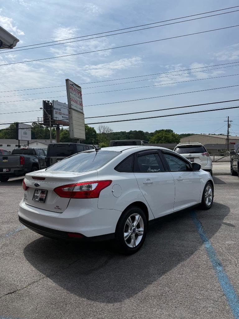 Used 2013 Ford Focus SE w/ SE Winter Pkg FWD image 5