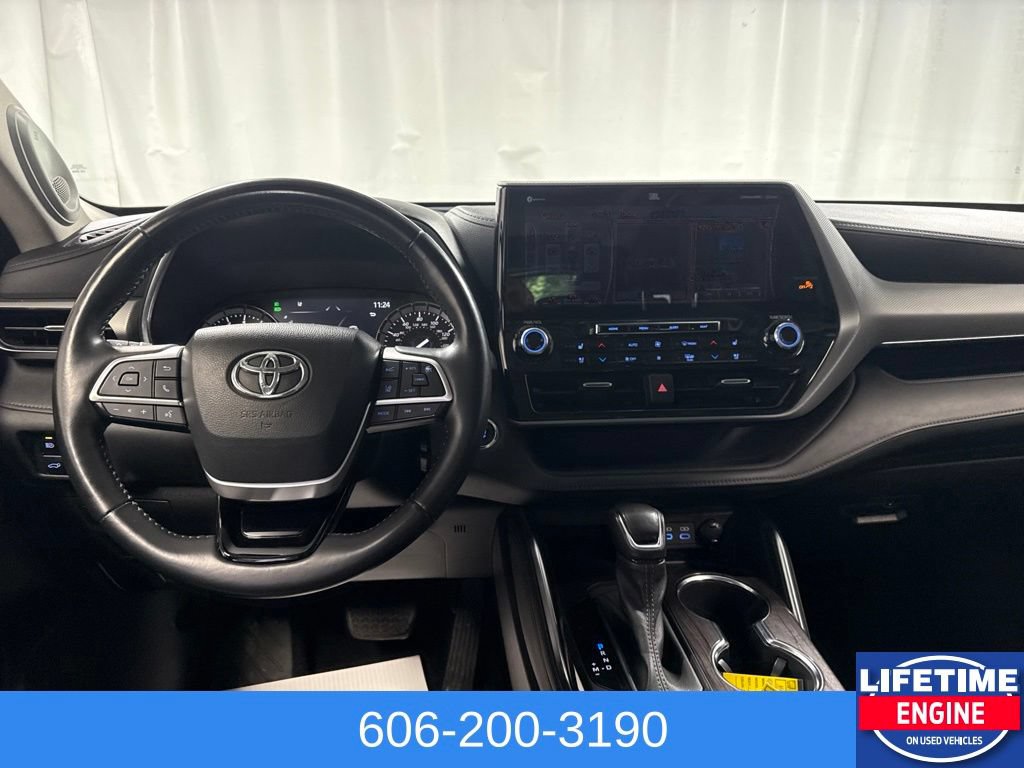 Used 2022 Toyota Highlander Platinum AWD/4WD image 16