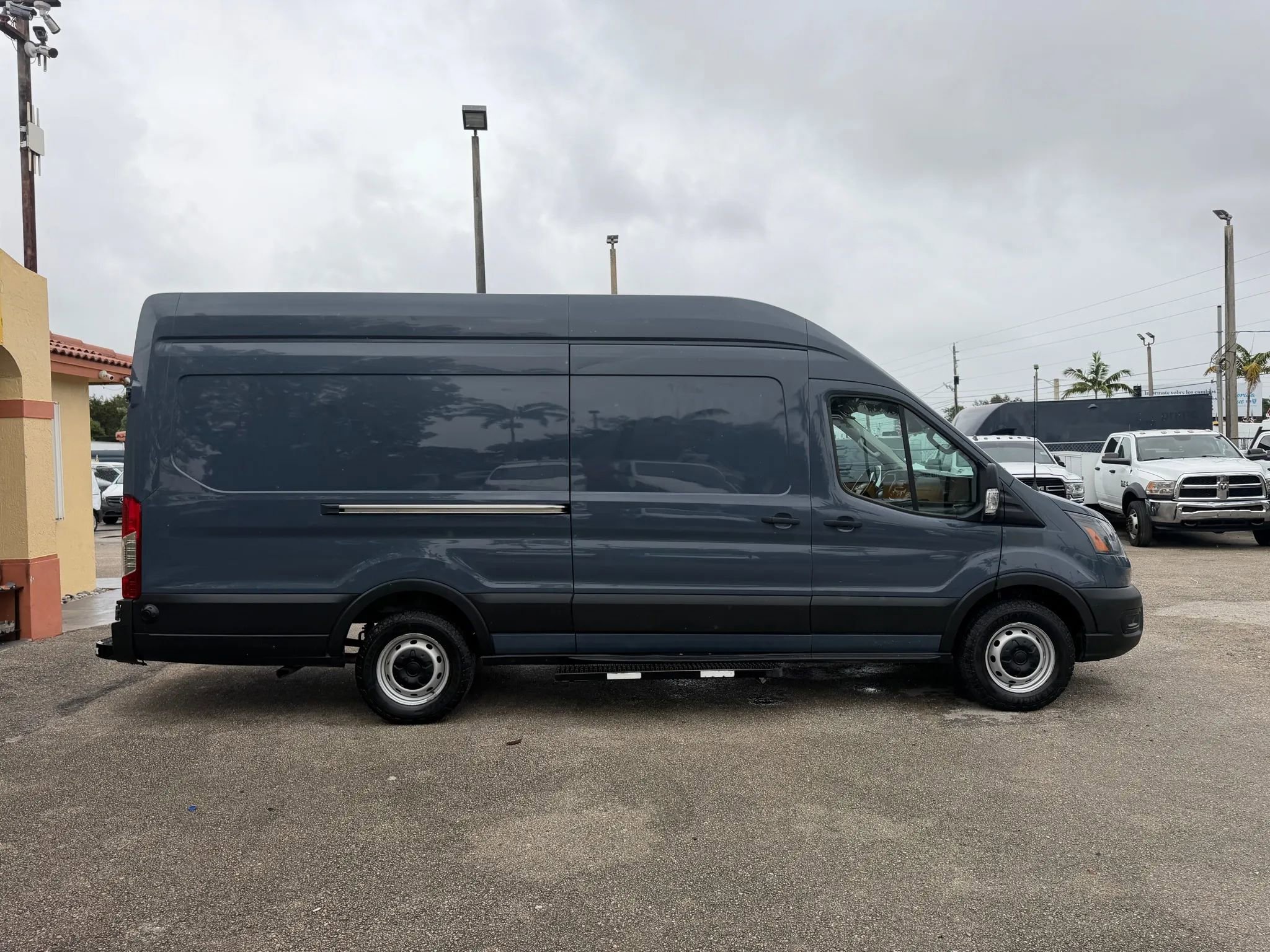 Used 2020 Ford Transit 250 148 High Roof Extended image 7