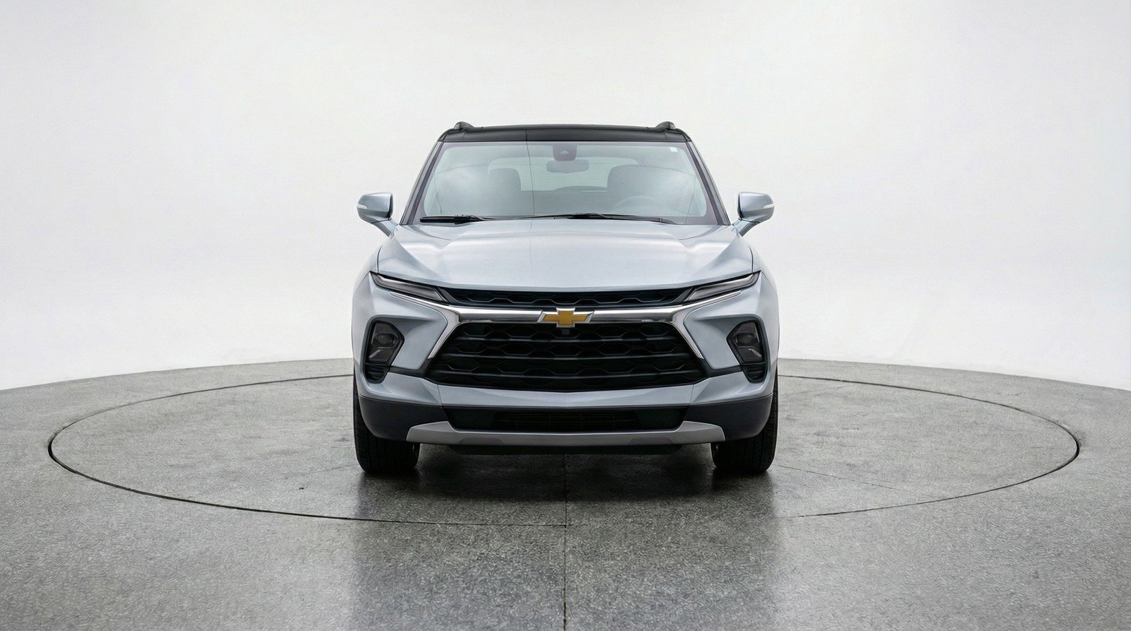 Used 2025 Chevrolet Blazer LT image 2