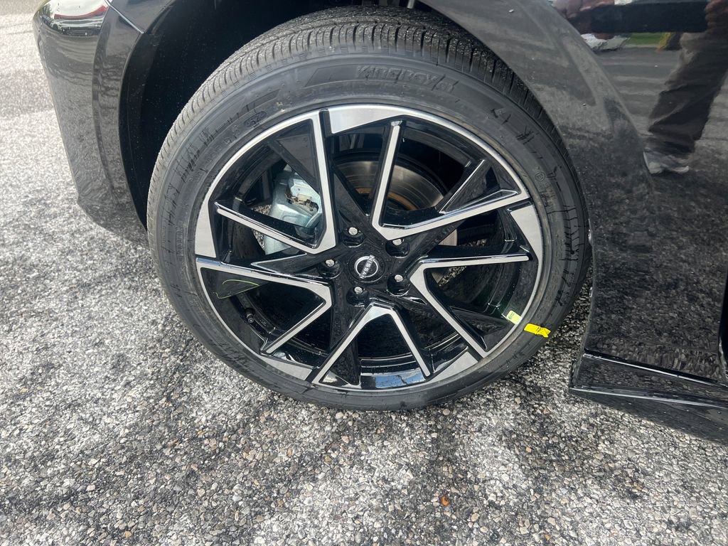 Used 2025 Nissan Sentra SR w/ SR Premium Package FWD image 28