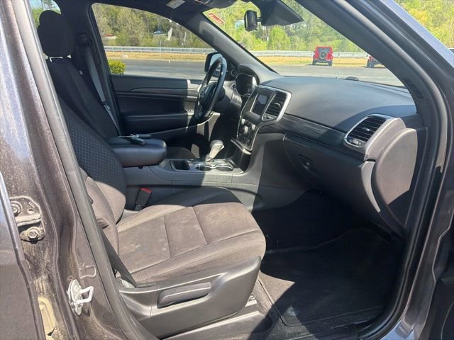 Used 2021 Jeep Grand Cherokee Laredo AWD/4WD image 5