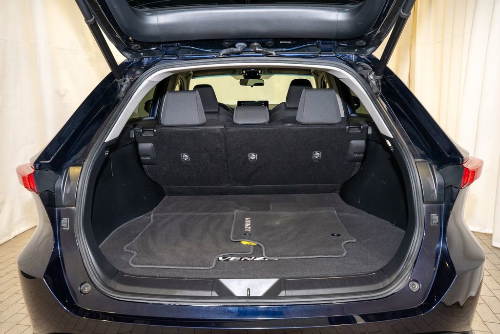 Used 2021 Toyota Venza LE image 6