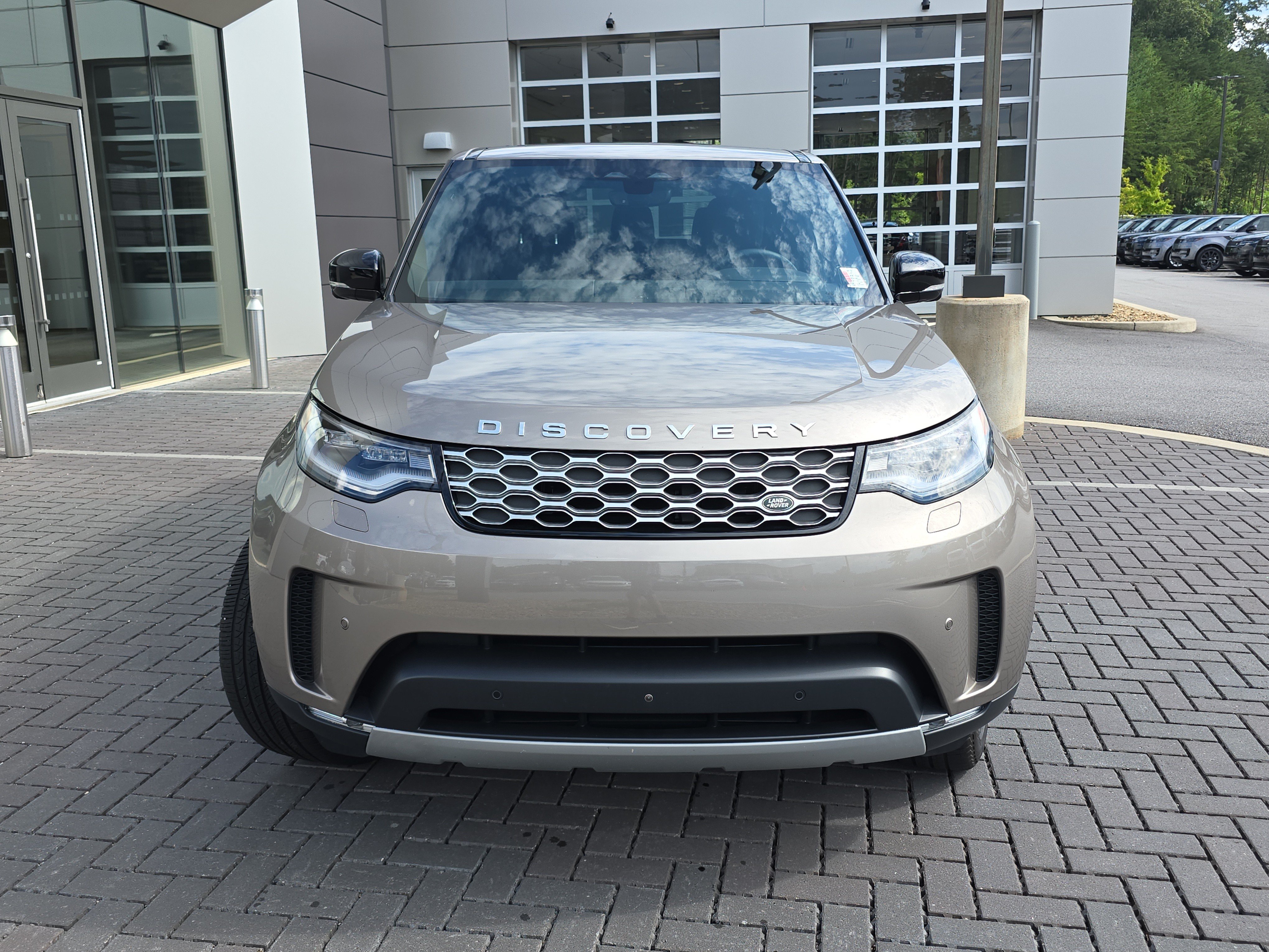 Certified 2025 Land Rover Discovery S AWD/4WD image 2