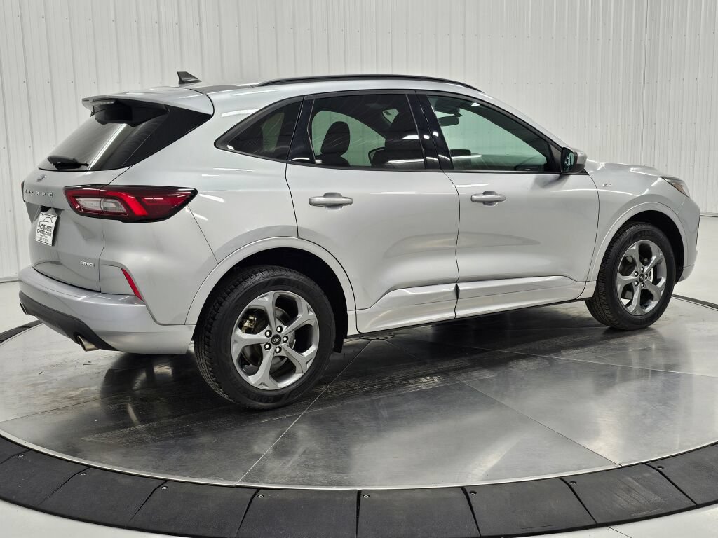 Used 2023 Ford Escape ST-Line Select AWD/4WD image 5