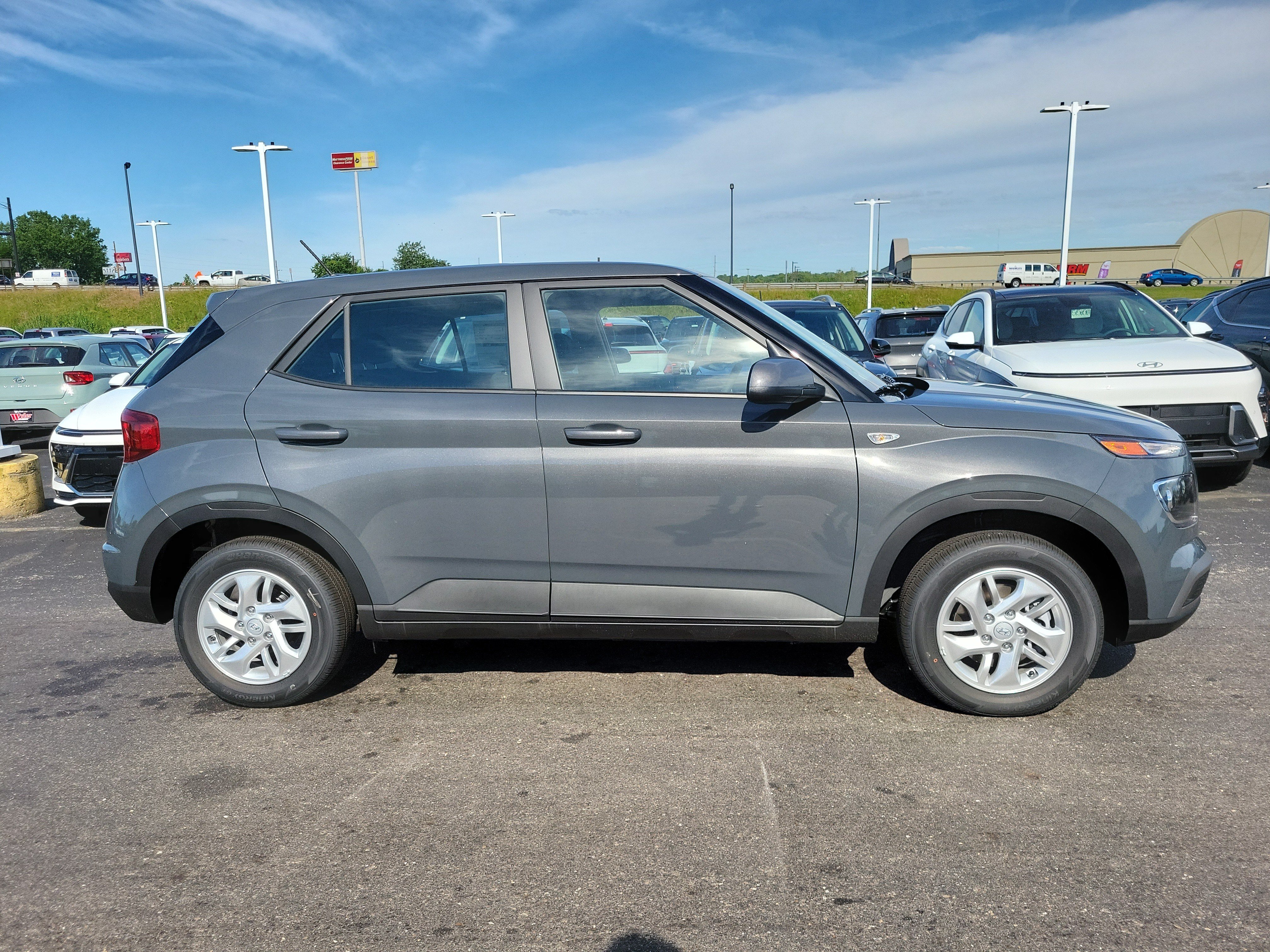New 2026 Hyundai Venue SE FWD image 3