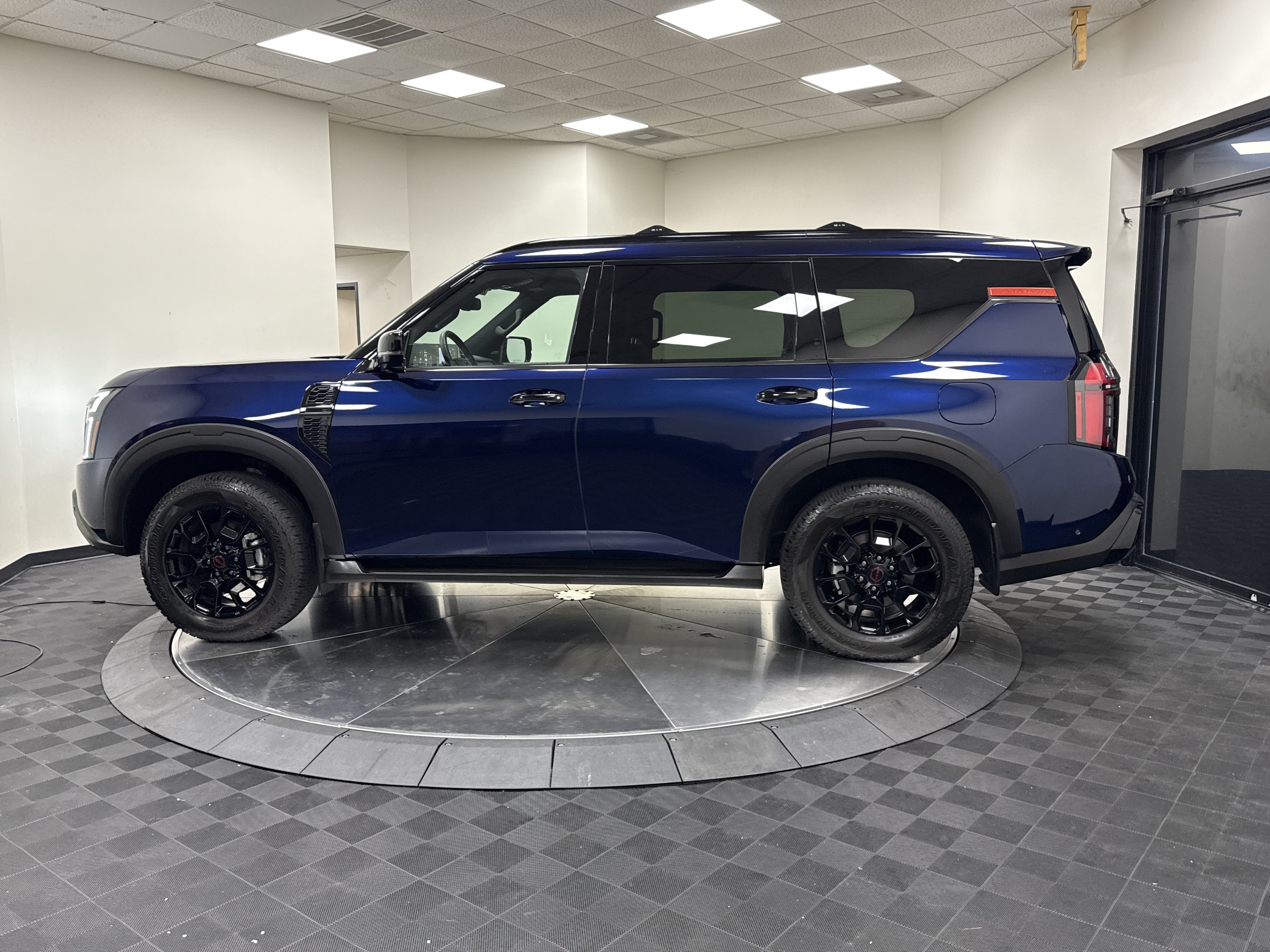 Used 2026 Nissan Armada PRO-4X w/ Captain's Chari Seat Package AWD/4WD image 14