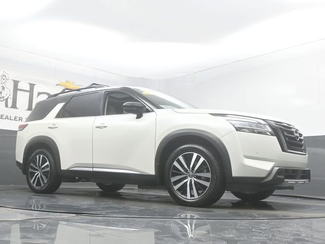 Used 2023 Nissan Pathfinder Platinum AWD/4WD image 2