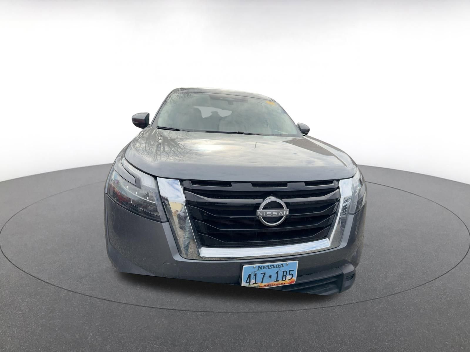 Used 2025 Nissan Pathfinder SV image 2