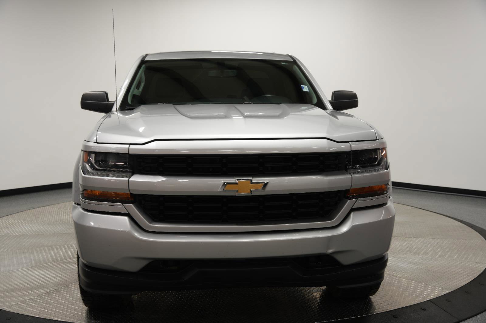 Used 2017 Chevrolet Silverado 1500 Custom w/ Custom Convenience Package image 2