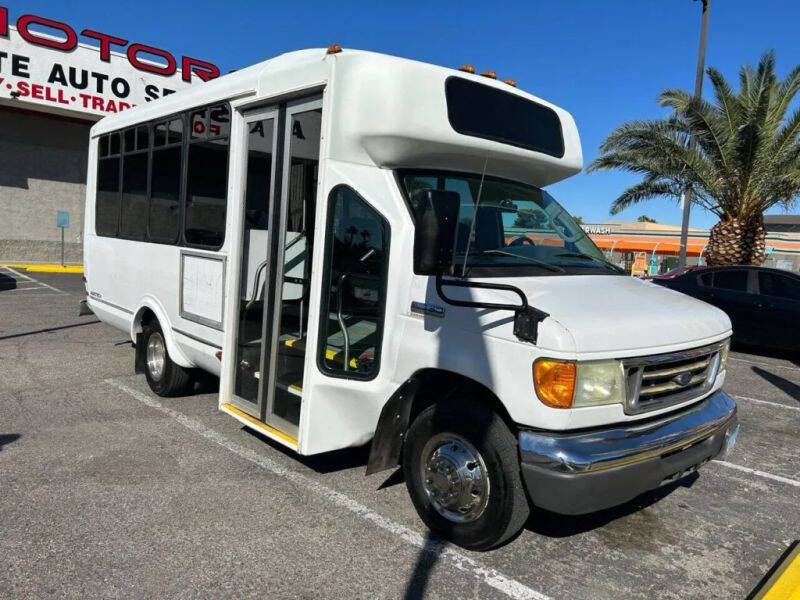 Used 2006 Ford E-350 and Econoline 350 Super Duty RWD image 2