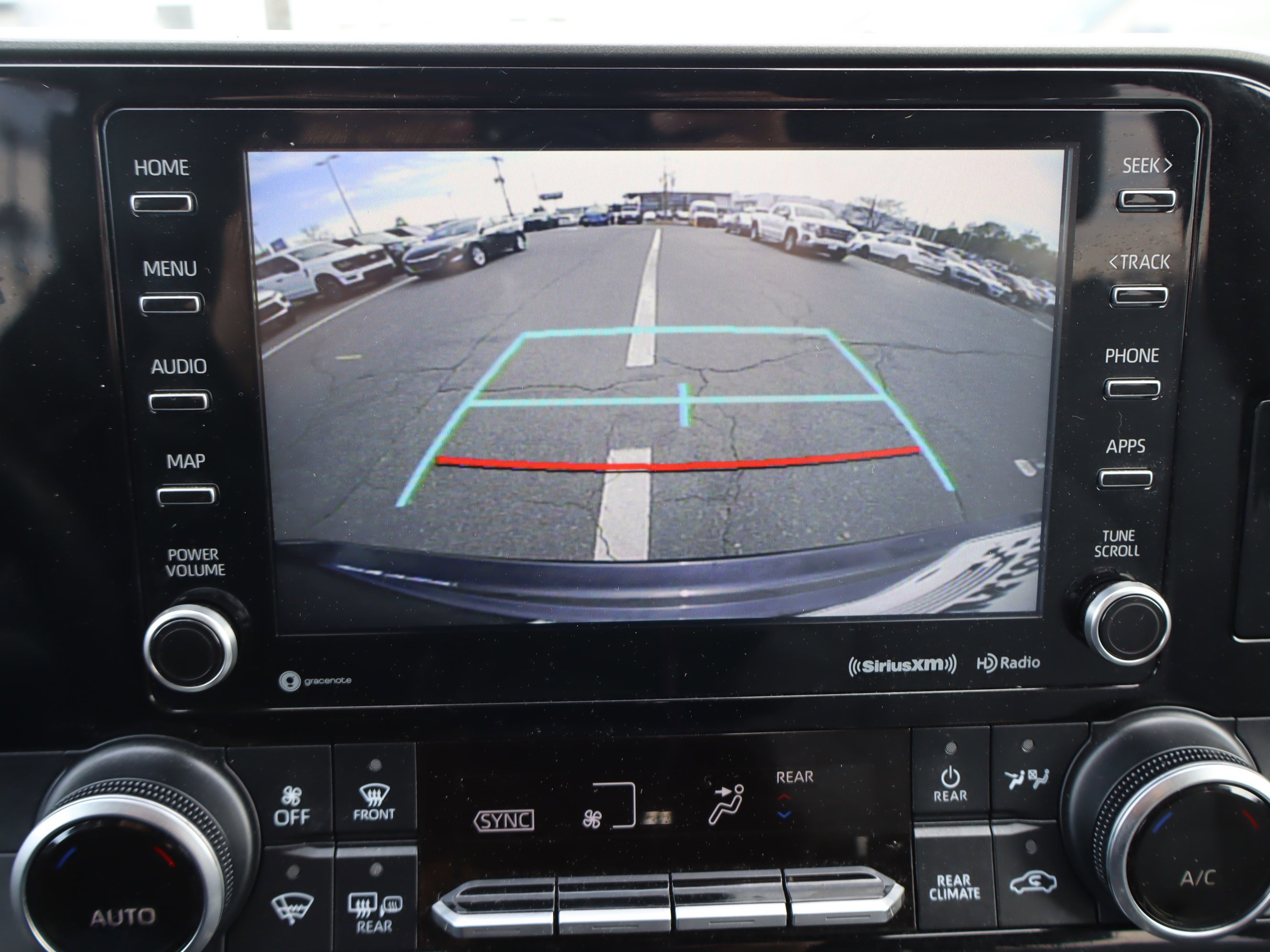 Used 2021 Toyota Highlander LE FWD image 26