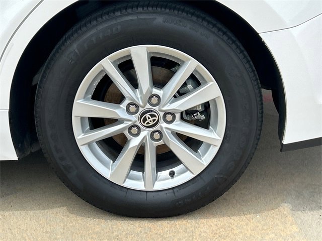 Used 2025 Toyota Camry LE image 11