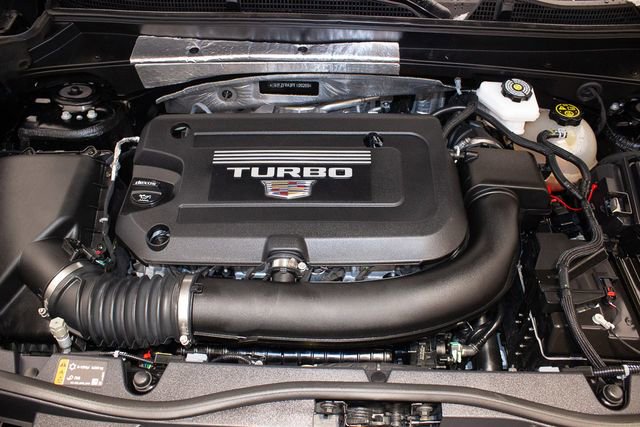 Used 2023 Cadillac XT4 Sport w/ Enhanced Visibility Package image 3