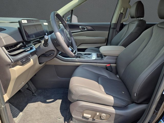 Used 2025 Kia Carnival FWD image 21
