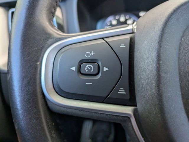 Used 2019 Volvo XC60 T5 Momentum w/ Multimedia Package image 23