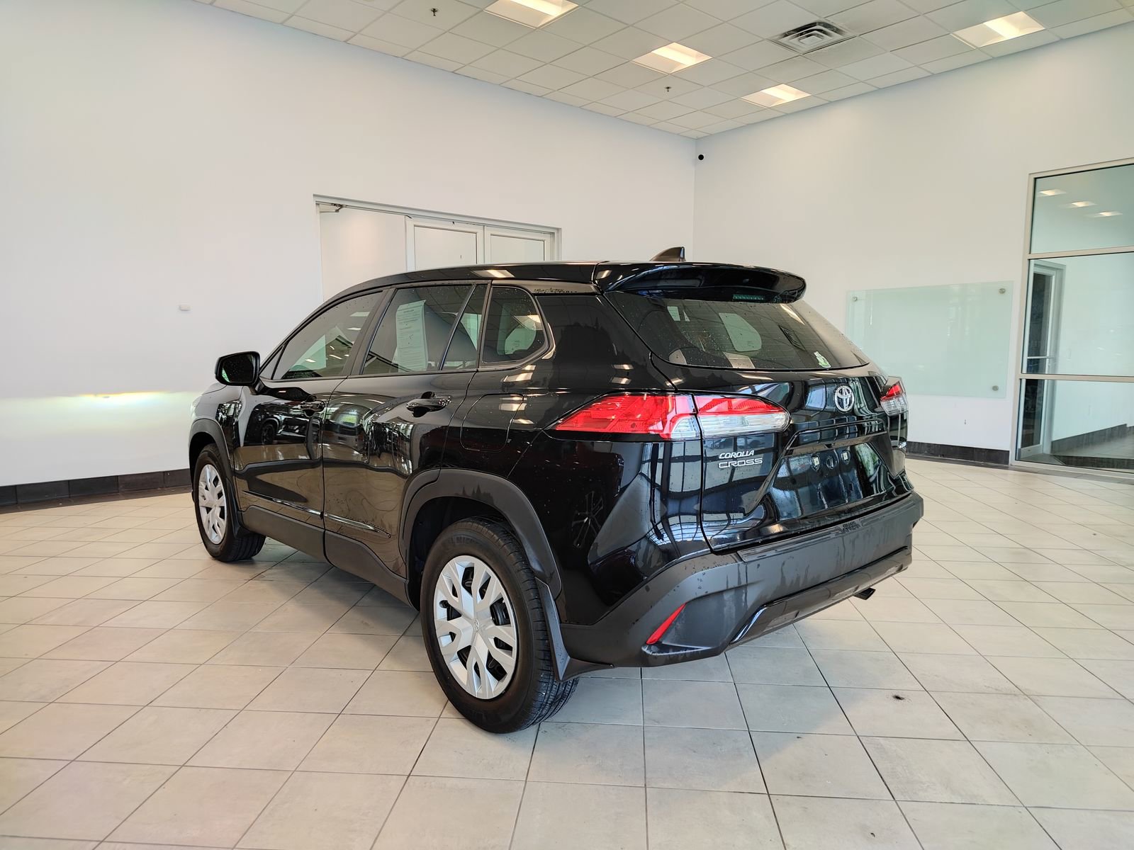 Used 2022 Toyota Corolla Cross L AWD/4WD image 5