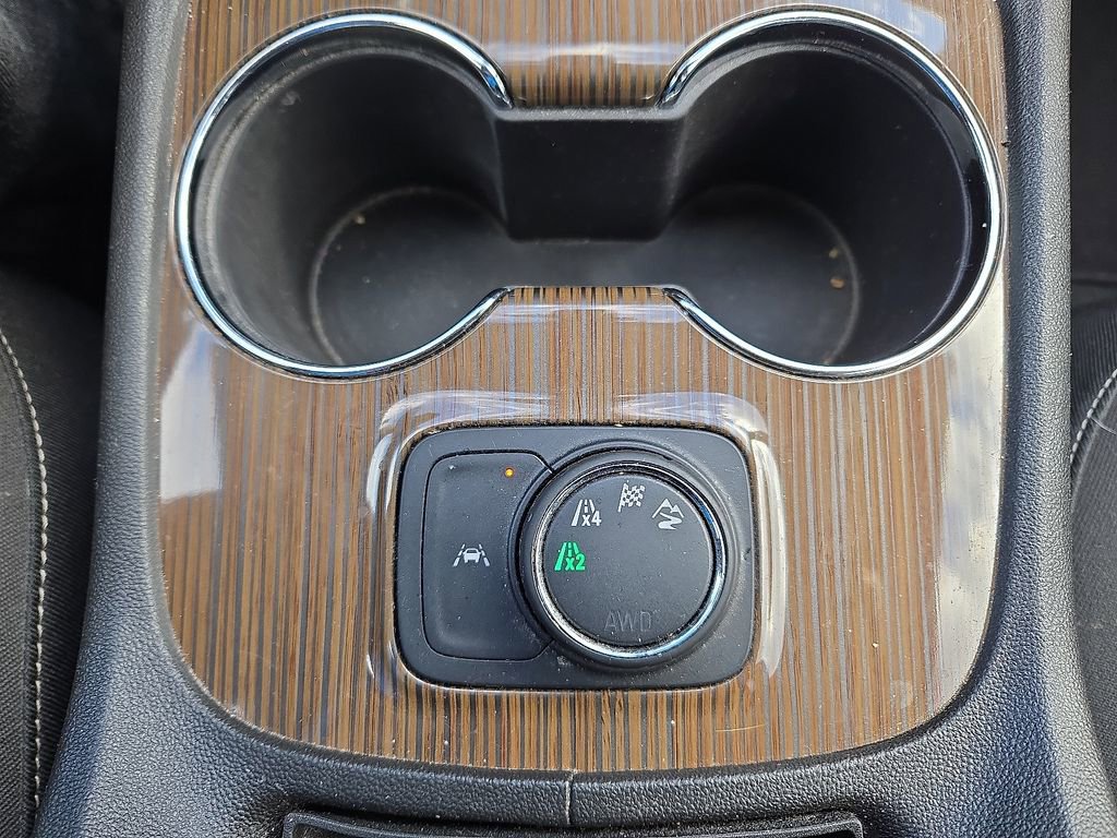 Used 2023 GMC Acadia SLE image 31