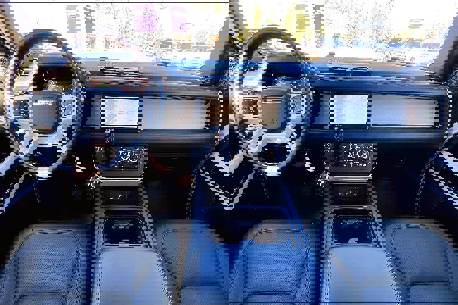 Used 2023 Land Rover Defender 110 SE image 14