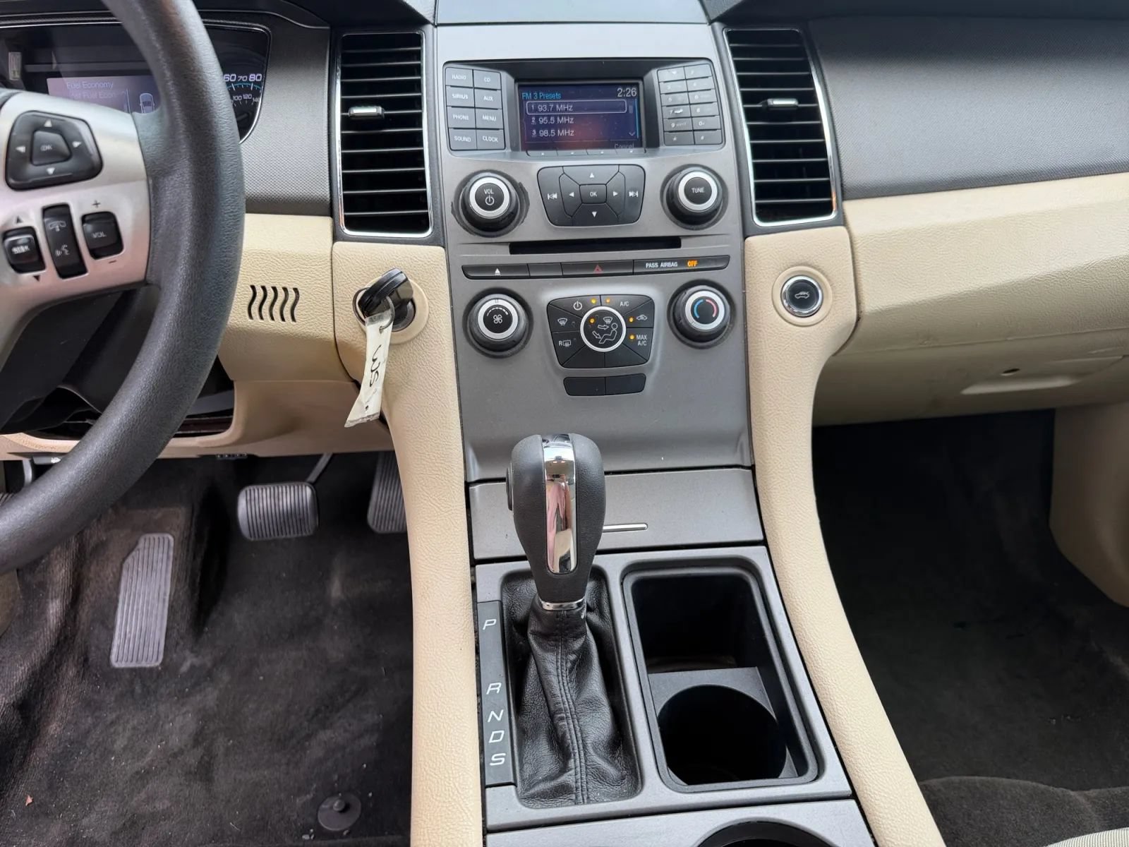 Used 2014 Ford Taurus SE FWD image 12