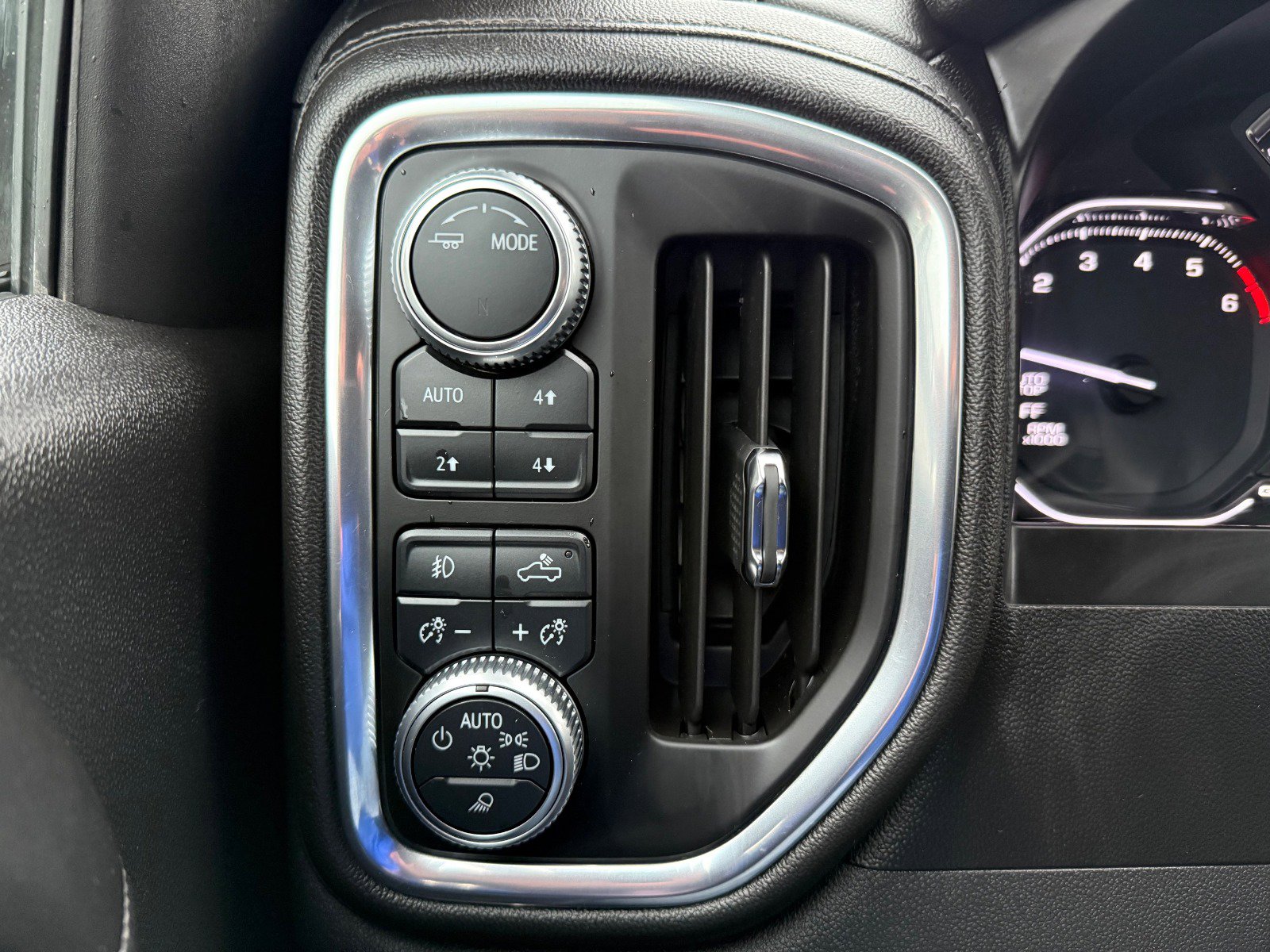 Used 2020 GMC Sierra 1500 SLT image 19