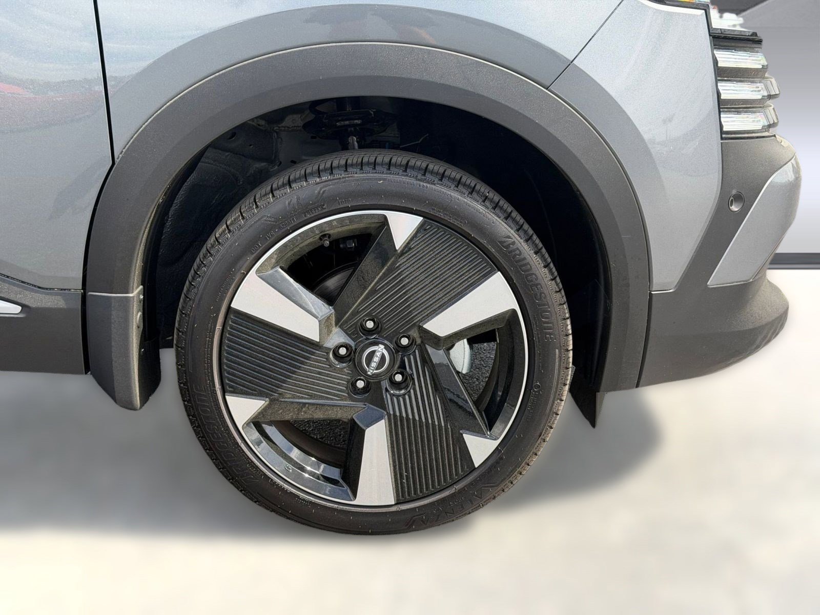 Certified 2025 Nissan Kicks SR FWD image 11