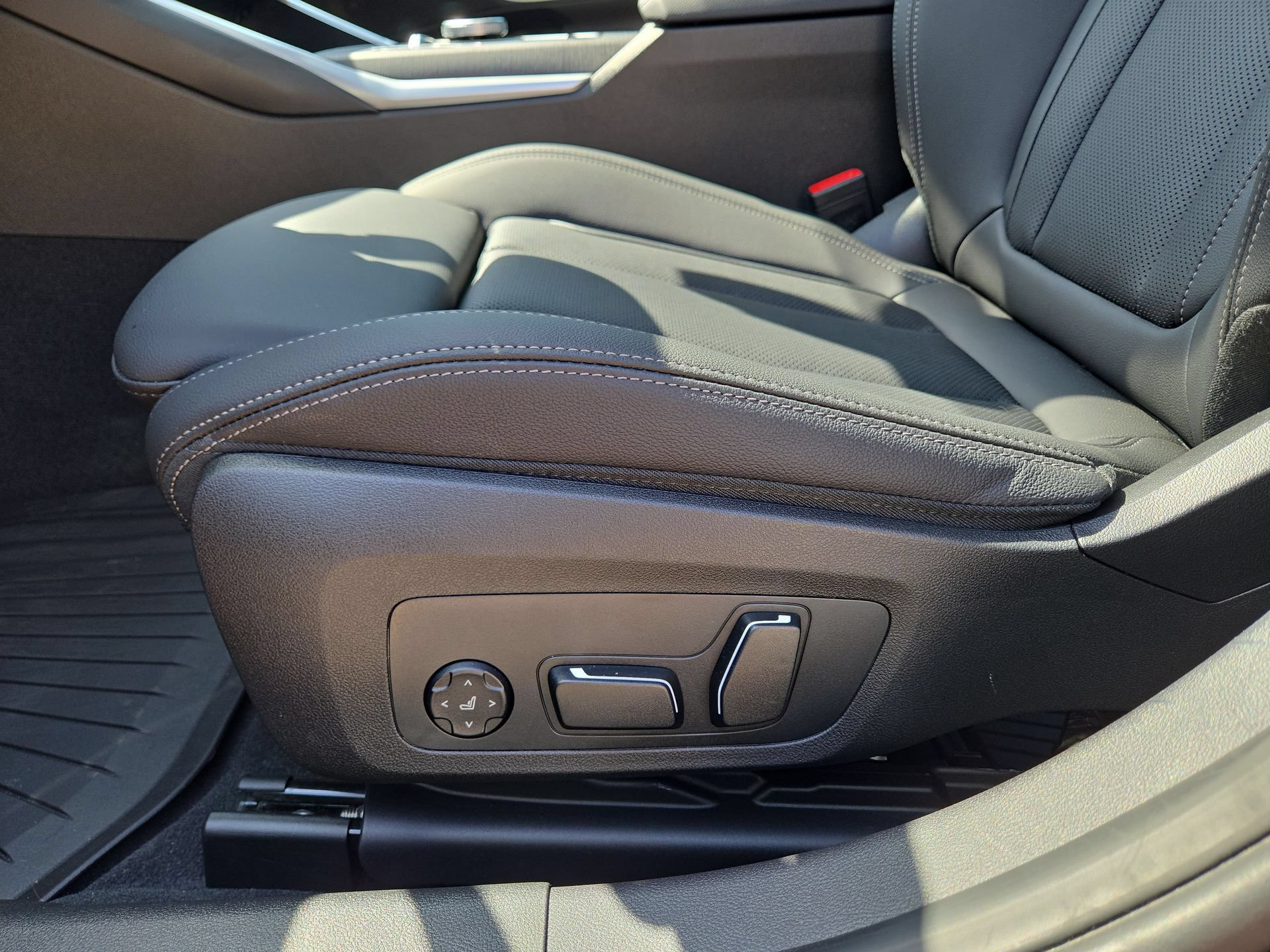 Used 2026 BMW 330i Sedan w/ Premium Package RWD image 17